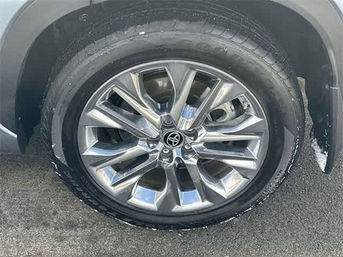 Used 2024 Toyota Highlander Limited image 5