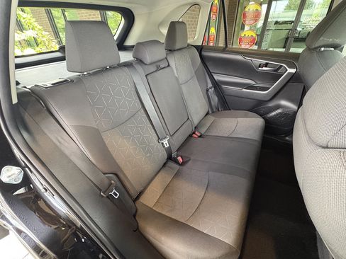 Used 2021 Toyota RAV4 XLE FWD image 28