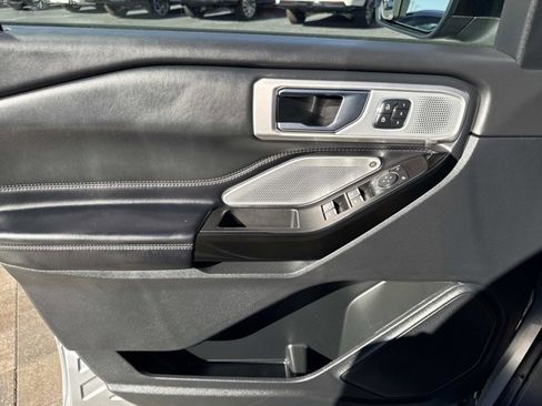 Used 2021 Ford Explorer Platinum w/ Equipment Group 601A image 9