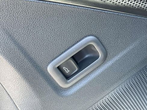 New 2026 Volkswagen Tiguan SE R-Line FWD image 16