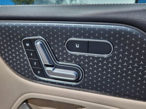 Used 2024 Mercedes-Benz GLB 250 4MATIC image 13