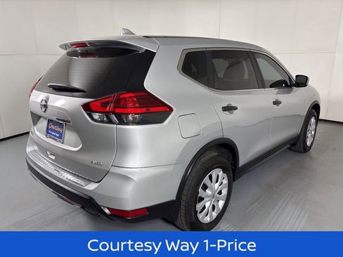 Used 2017 Nissan Rogue S AWD/4WD image 11