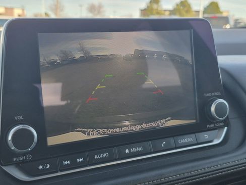 Used 2023 Nissan Rogue S image 22