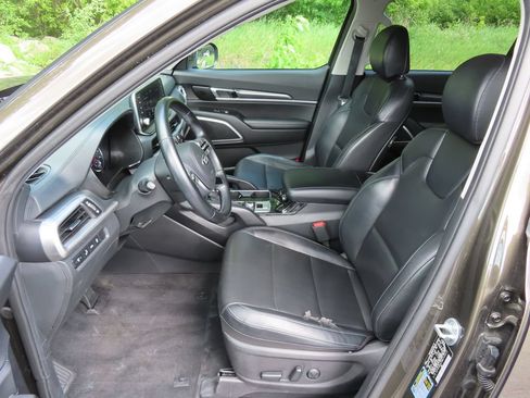Used 2021 Kia Telluride S AWD/4WD image 24