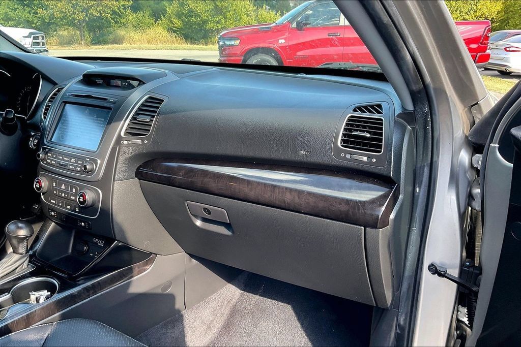 Used 2014 Kia Sorento EX w/ EX V6 Touring Package FWD image 12
