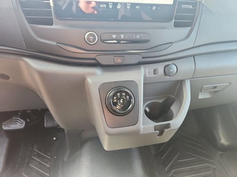 Used 2023 Ford E-Transit Medium Roof image 11