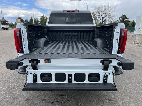 New 2026 GMC Sierra 3500 SLT w/ SLT Premium Package AWD/4WD image 23