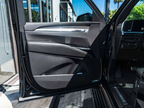Used 2026 Cadillac Escalade ESV V w/ LPO, ONYX Package AWD/4WD image 17