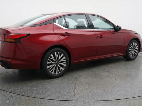 Used 2025 Nissan Altima 2.5 SV image 9