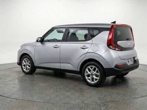 Used 2025 Kia Soul LX w/ LX Technology Package FWD image 6