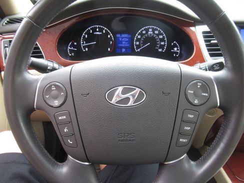 Used 2014 Hyundai Genesis 3.8 RWD image 23