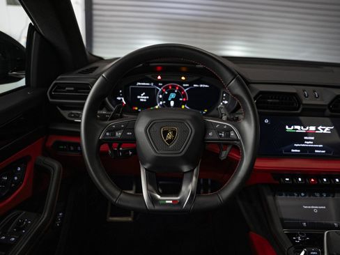 Used 2025 Lamborghini Urus SE AWD/4WD image 39