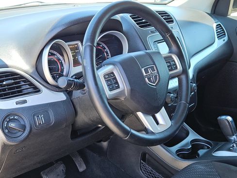 Used 2020 Dodge Journey SE w/ SE Popular Equipment Group FWD image 10