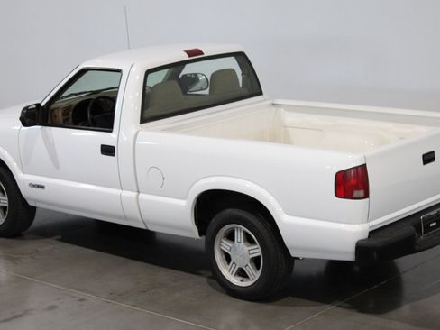Used 1998 Chevrolet S10 Pickup 2WD Regular Cab image 20