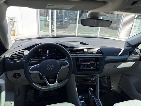 Certified 2023 Volkswagen Tiguan SE w/ Panoramic Sunroof Package AWD/4WD image 15