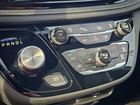 New 2026 Chrysler Pacifica Select image 24