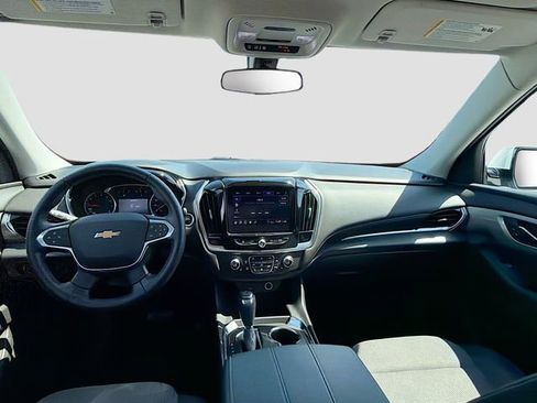 Used 2020 Chevrolet Traverse LT image 16