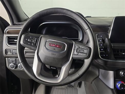 Used 2023 GMC Yukon XL SLE image 11