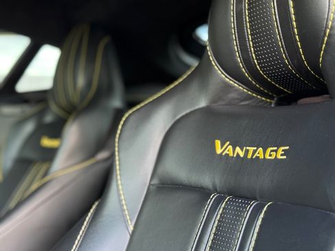Used 2020 Aston Martin V8 Vantage Coupe RWD image 17