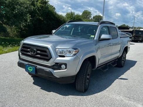 Used 2023 Toyota Tacoma SR5 w/ Technology Package AWD/4WD image 7