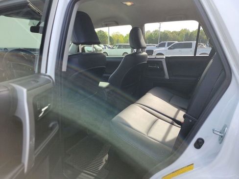 Used 2018 Toyota 4Runner SR5 Premium image 6