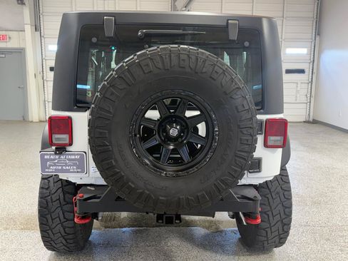 Used 2015 Jeep Wrangler Rubicon AWD/4WD image 3