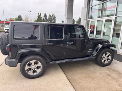 Used 2017 Jeep Wrangler Unlimited Sahara w/ Max Tow Package image 4