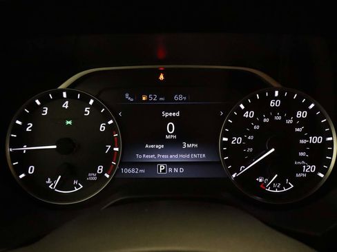 Used 2024 Nissan Titan SV w/ SV Convenience Package image 7