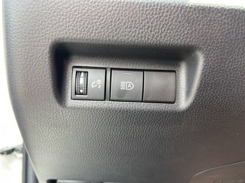 Used 2025 Toyota RAV4 XLE FWD image 10
