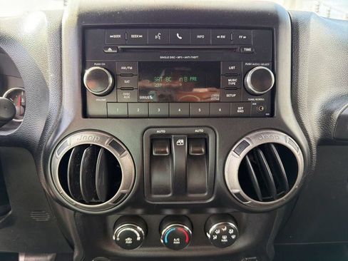 Used 2015 Jeep Wrangler Sport w/ Quick Order Package 24S AWD/4WD image 27