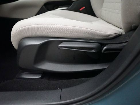 Certified 2025 Honda HR-V LX image 27