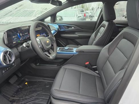 New 2026 Chevrolet Equinox EV LT image 18