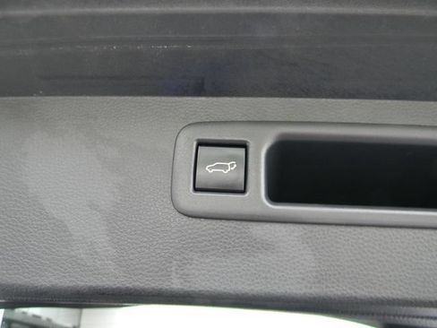 Used 2023 Toyota Highlander XLE AWD/4WD image 23