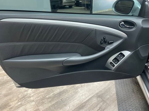 Used 2005 Mercedes-Benz CLK 55 AMG Cabriolet image 24