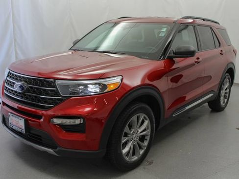 Used 2023 Ford Explorer XLT w/ Equipment Group 202A AWD/4WD image 5