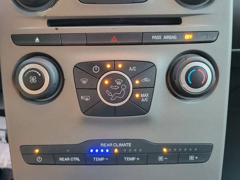 Used 2019 Ford Flex SE FWD image 21
