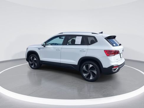 Used 2024 Volkswagen Taos SE image 6