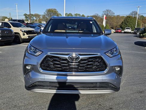 Used 2021 Toyota Highlander Platinum image 2