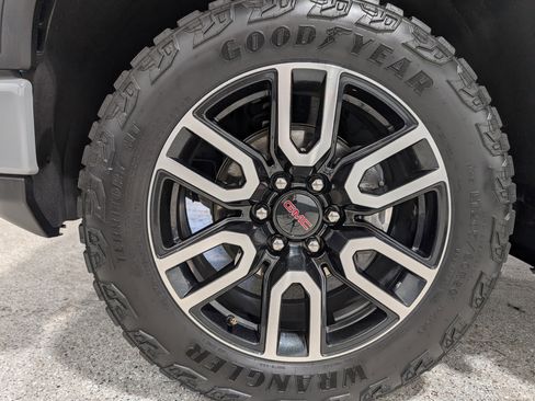 Used 2024 GMC Sierra 1500 AT4 w/ AT4 Premium Package image 12