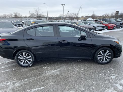 Used 2021 Nissan Versa SV image 7