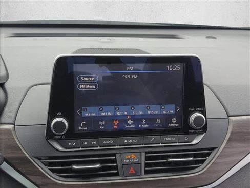 Used 2024 Nissan Altima 2.5 SV image 10