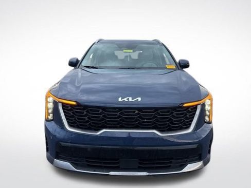 Used 2025 Kia Sorento S image 8