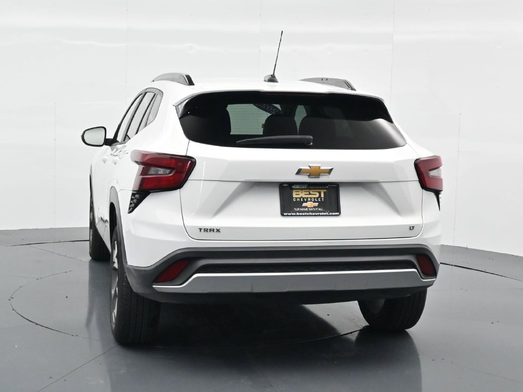 Used 2025 Chevrolet Trax LT FWD image 6