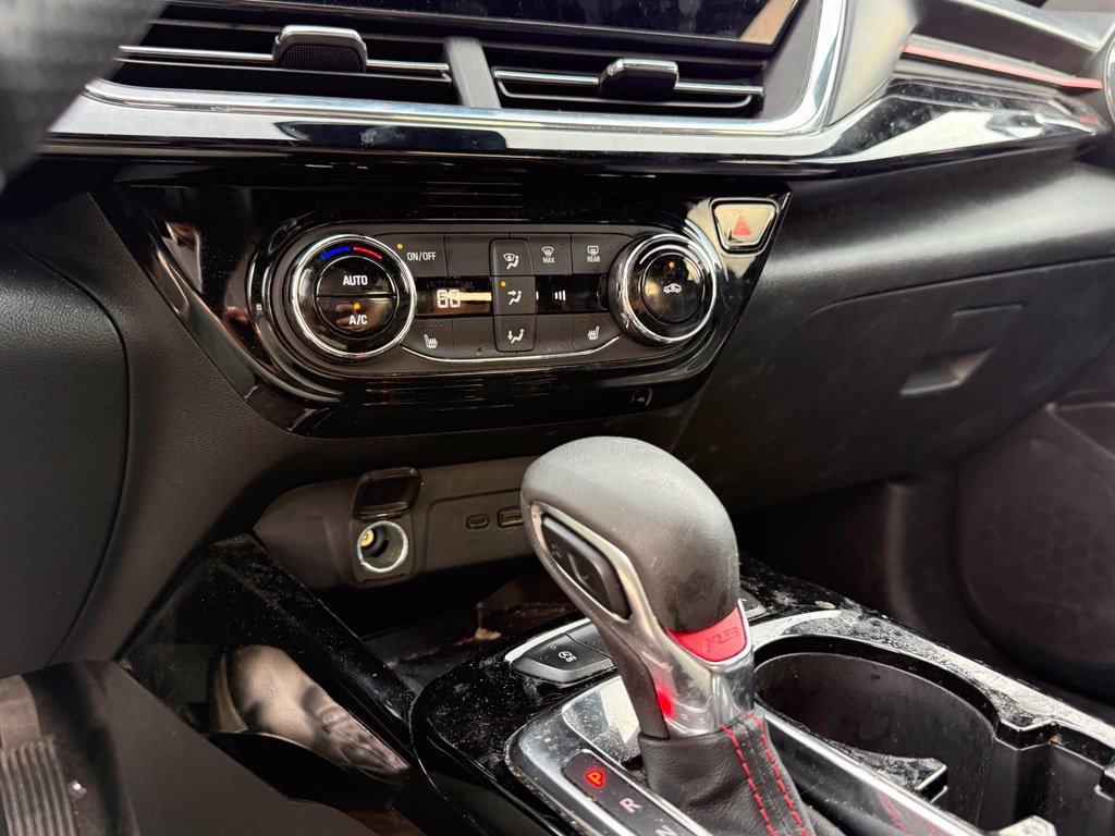 Used 2025 Chevrolet Trax RS w/ Sunroof Package FWD image 21