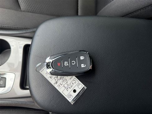 Used 2023 Chevrolet Malibu RS FWD image 29