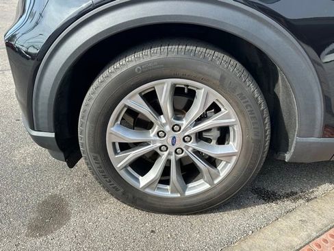 Used 2023 Ford Explorer Limited w/ Limited Technology Package image 9