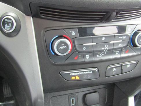 Used 2019 Ford Escape SE image 24