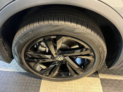 Certified 2023 Volkswagen Tiguan SE R-Line FWD image 8