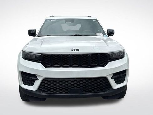 Used 2023 Jeep Grand Cherokee Altitude AWD/4WD image 10
