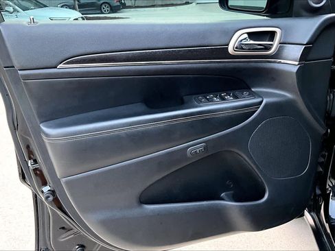 Used 2017 Jeep Grand Cherokee Limited w/ Luxury Group II RWD image 22